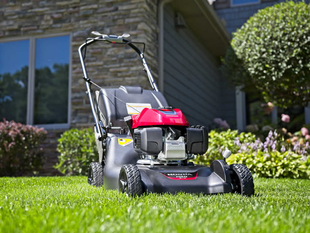 21 In. Steel Deck Self Propelled 3-in-1 Lawn Mower with GCV170 Engine Auto Choke and Smart Drive HRN216VKA