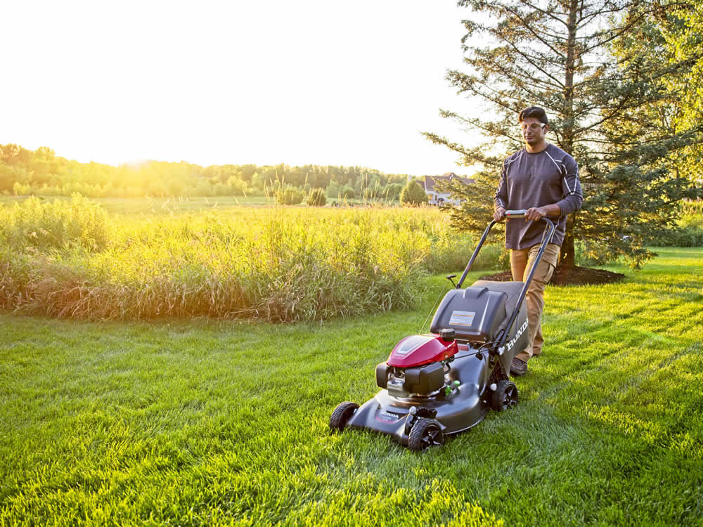 21 In. Steel Deck Self Propelled 3-in-1 Lawn Mower with GCV170 Engine Auto Choke and Smart Drive HRN216VKA