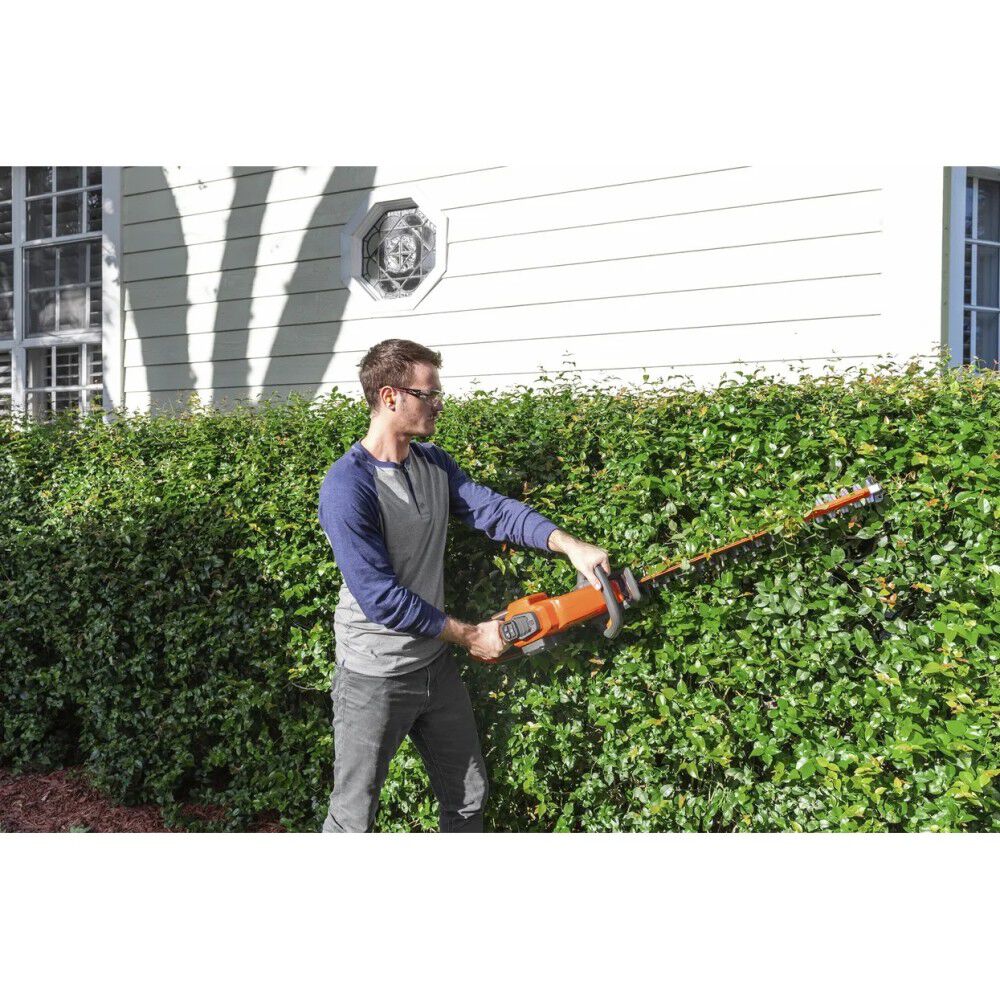 320iHD60 24 in 42V Battery Hedge Trimmer with Battery & Charger 970 59 26-02