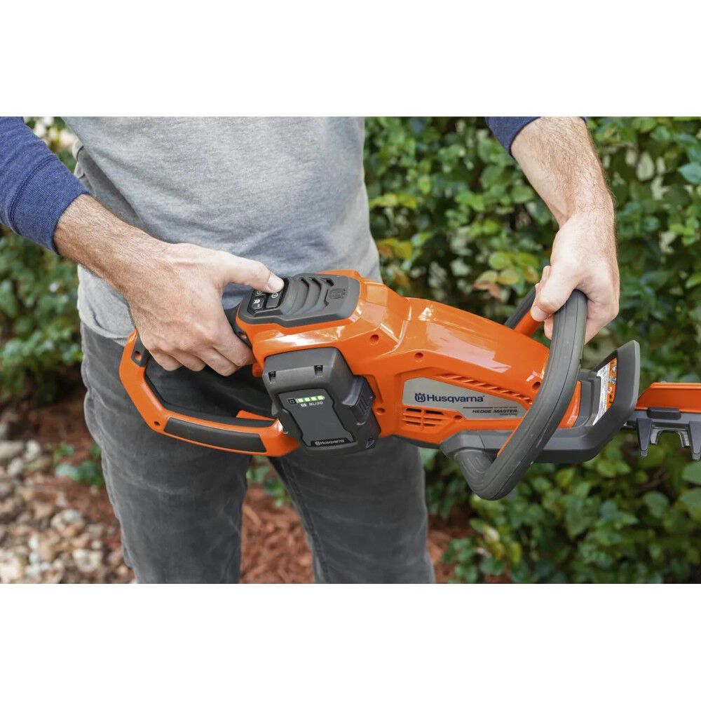 320iHD60 24 in 42V Battery Hedge Trimmer with Battery & Charger 970 59 26-02