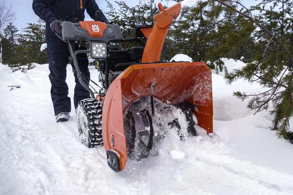 ST 224 Residential Snow Blower 24in 208cc 970 52 86-02