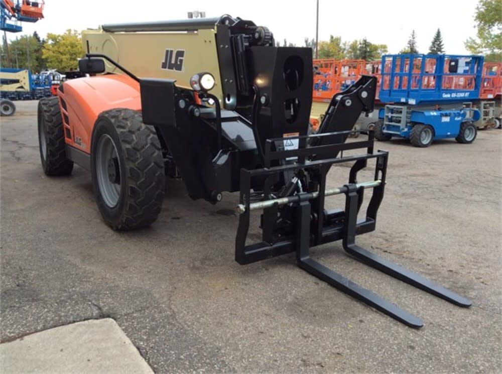 10000 lb / 55 ft Telehandler w. Cab and Heat 1055-P4