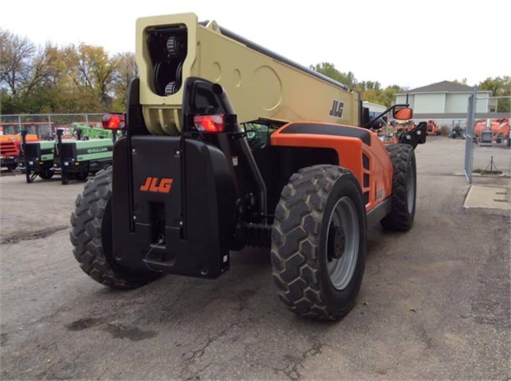 10000 lb / 55 ft Telehandler w. Cab and Heat 1055-P4