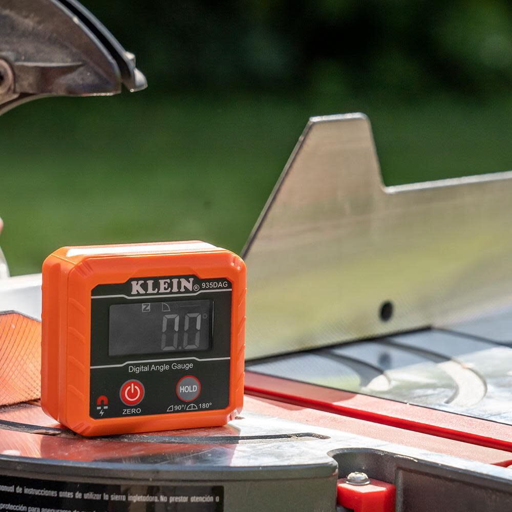 Digital Angle-Gauge and Level 935DAG