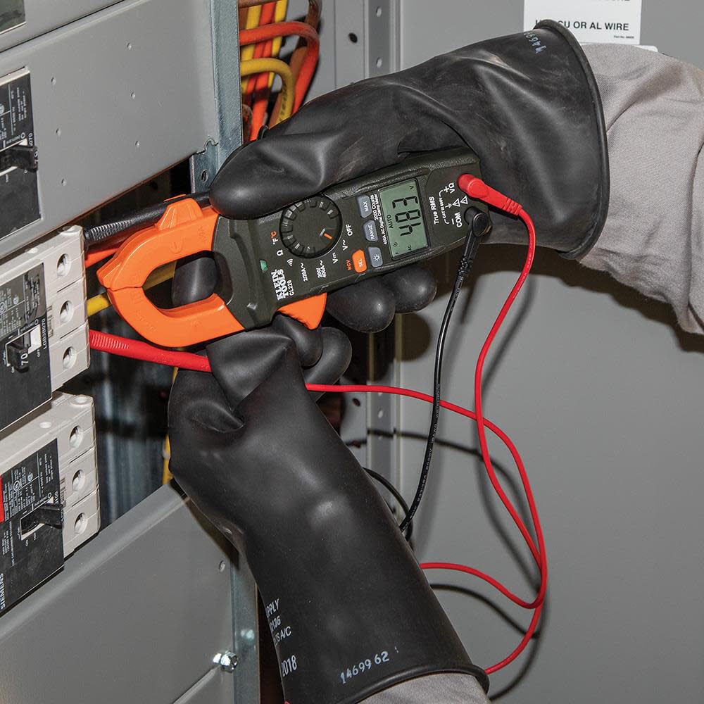 Digital Clamp Meter with Temp CL220