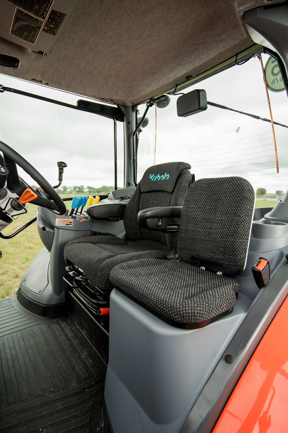 Premium Farm Tractor - Cab with Heat and A/C M7-152 PREMIUM