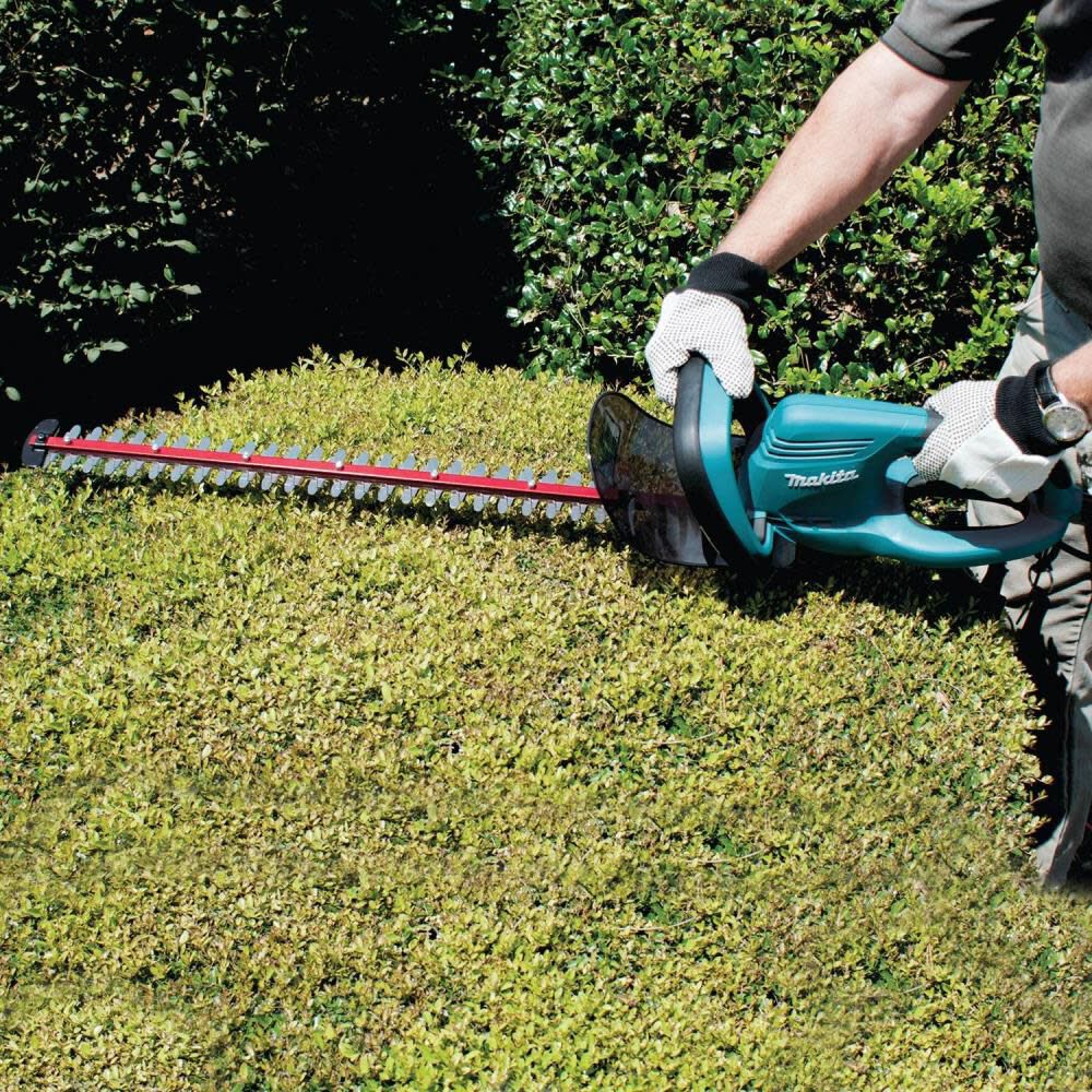 22 in. Electric Hedge Trimmer UH5570