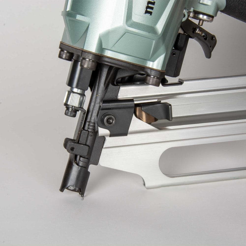 3 1/4in 21 Degree Pneumatic Framing Nailer with Depth Adjustment & Aluminum Magazine NR83A5(Y)M