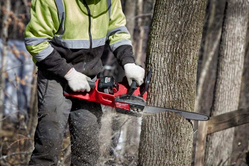 M18 FUEL 16 in Chainsaw & 8 in Pruning Saw Combo Kit Bundle 3004-20-2727-21HD