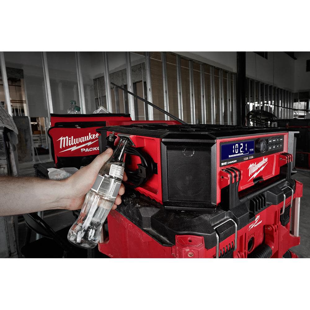 M18 PACKOUT Radio + Charger (Bare Tool) 2950-20