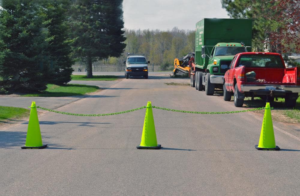 28in Safety Green Reflective Traffic Cone and Chain Kit 93277-6