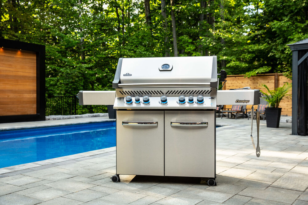 Prestige 665 Natural Gas Grill with Infrared Side and Rear Burners Stainless Steel P665RSIBNSS