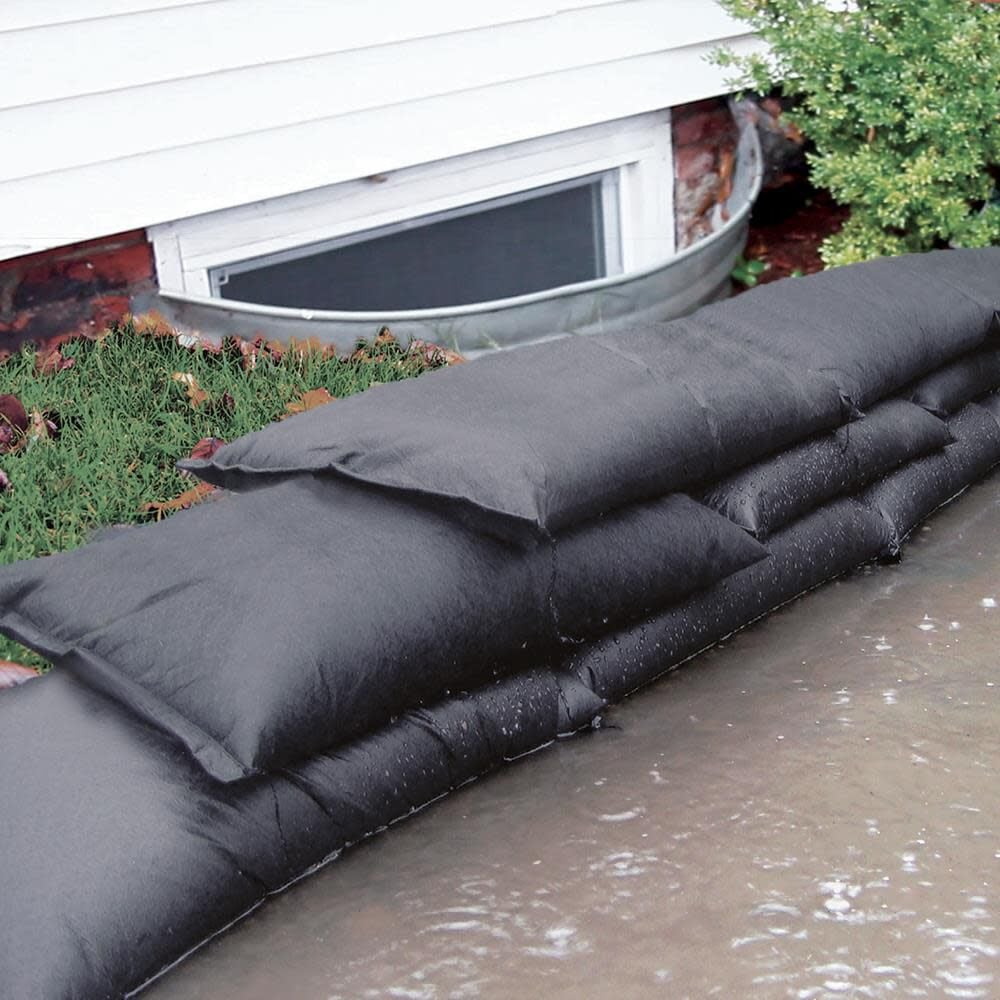 Grab and Go Flood Kit Includes 5-5 ft Flood Barriers and 10-2 ft Flood Bags in Bucket QDGGCO