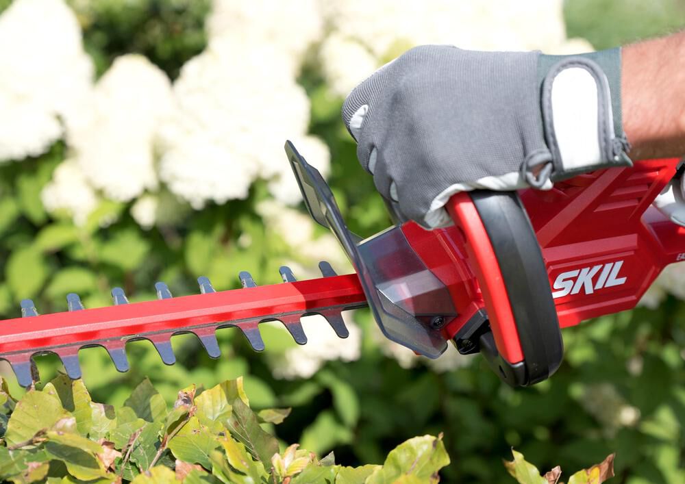 PWR CORE 20-volt 22-in Battery Hedge Trimmer 2 Ah (Battery and Charger Included) HT4222B-10