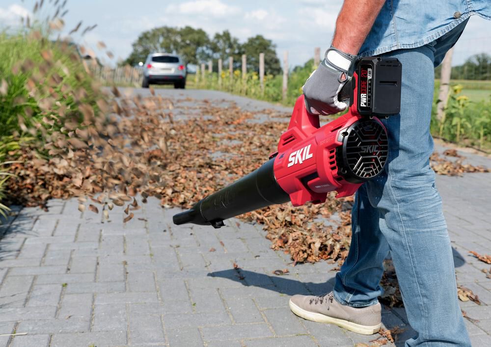 PWR CORE 20-volt 400-CFM 52-MPH Battery Handheld Leaf Blower 4 Ah (Battery and Charger Included) BL4714B-10