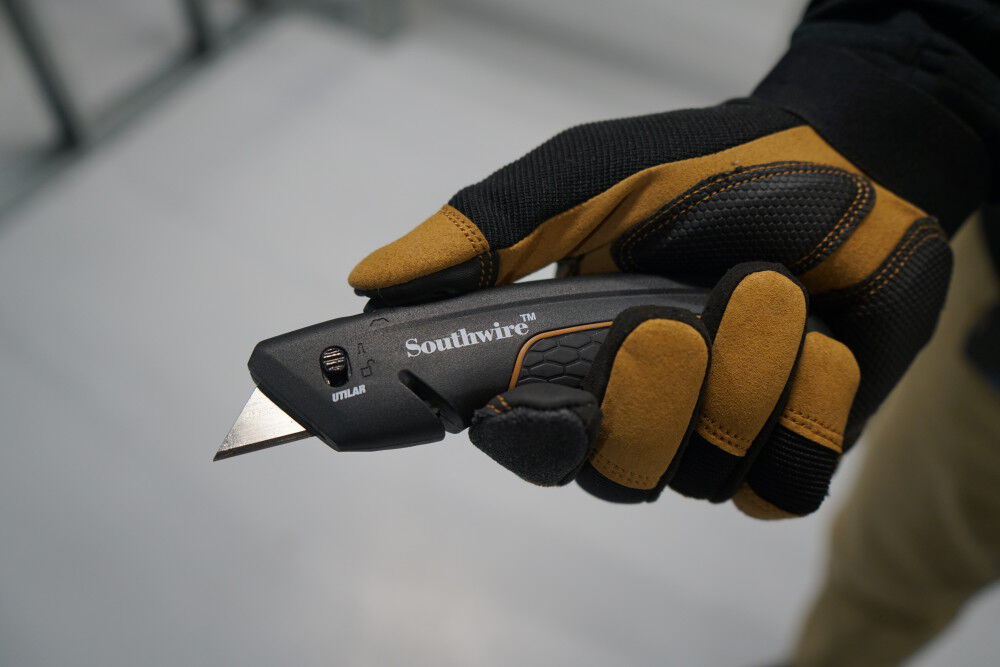 Auto Retracting Utility Knife UTILAR