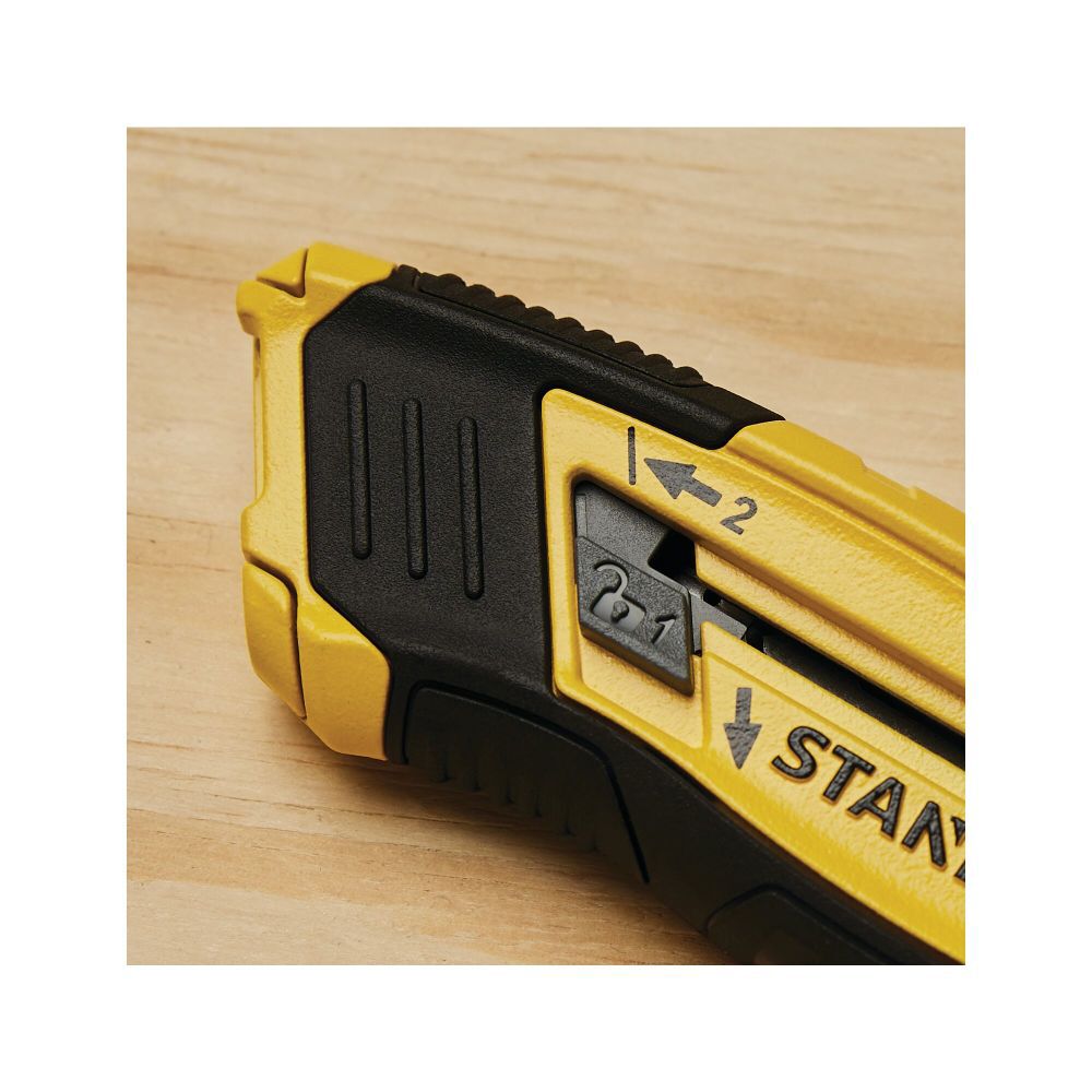 Control Grip Retractable Utility Knife STHT10432