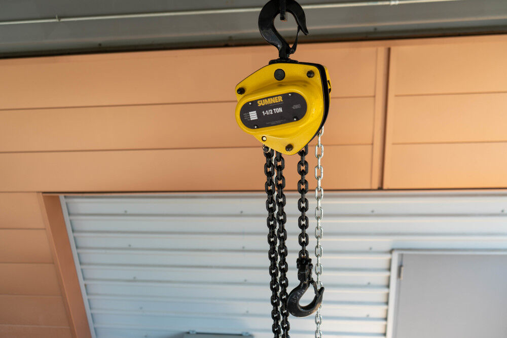 Chain Hoist 1 Ton with 20' Chain Fall 787410