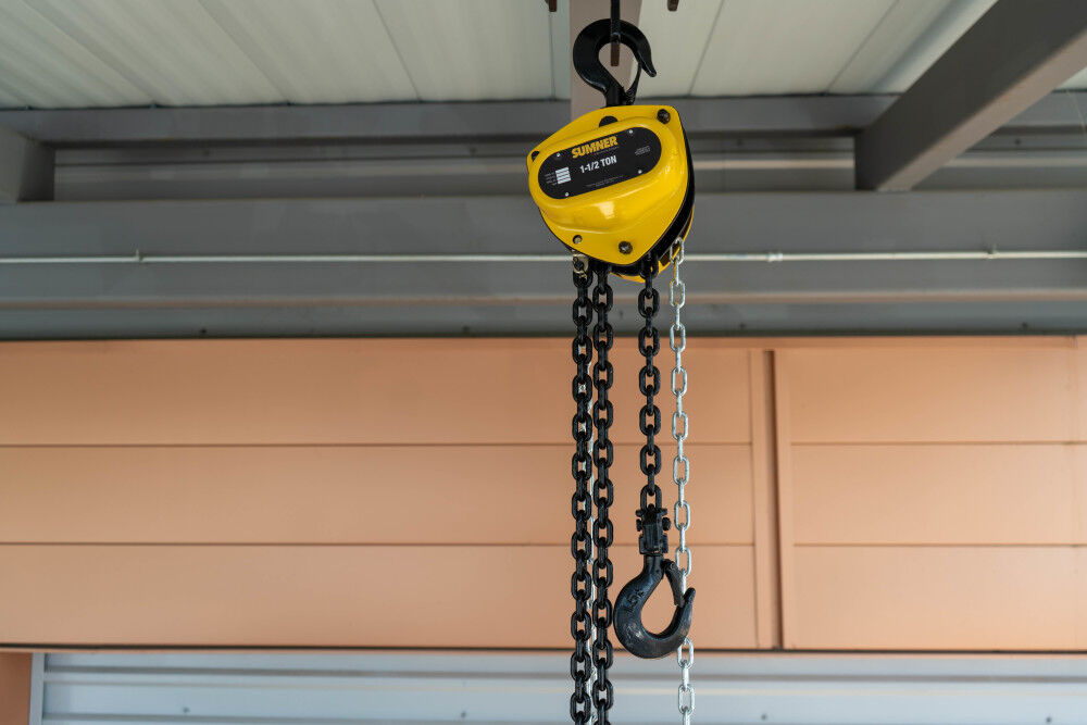 Chain Hoist 1 Ton with 20' Chain Fall 787410