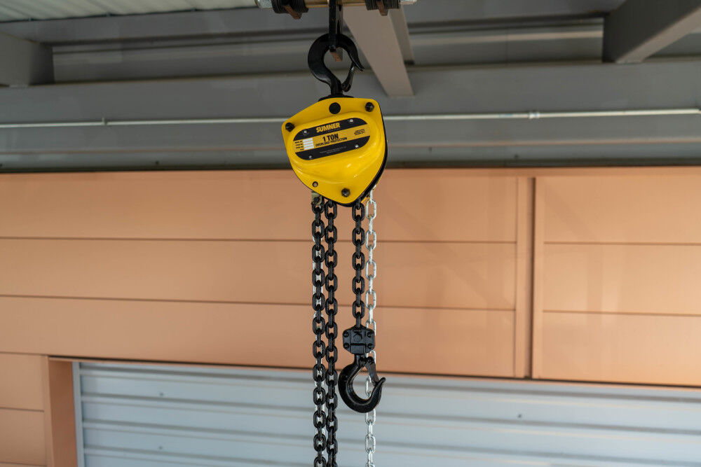 Chain Hoist 1 Ton with 20' Chain Fall and Overload Protection 787450