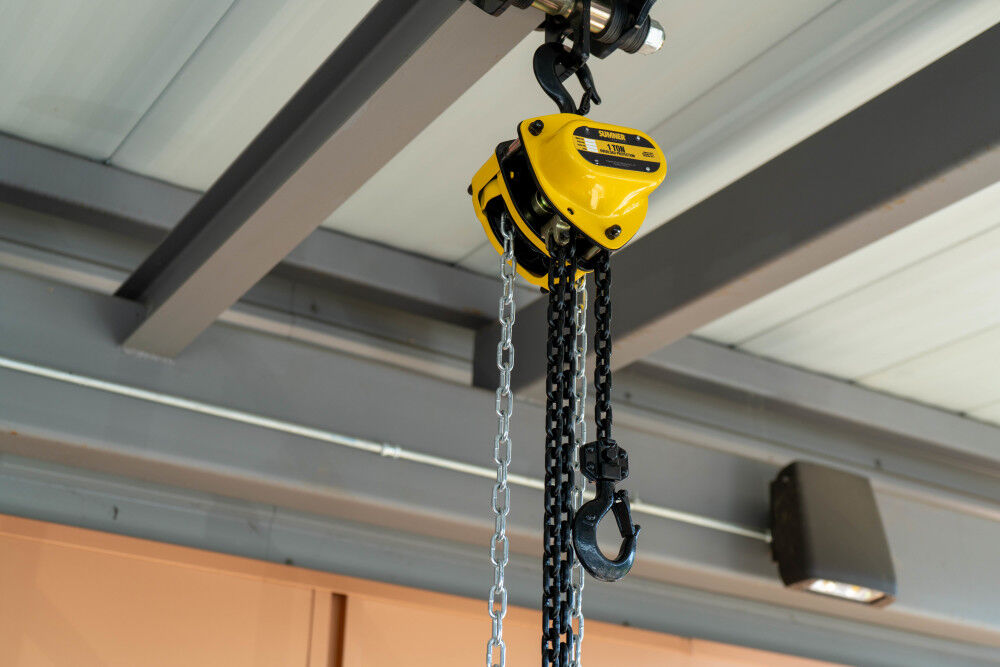 Chain Hoist 1 Ton with 20' Chain Fall and Overload Protection 787450