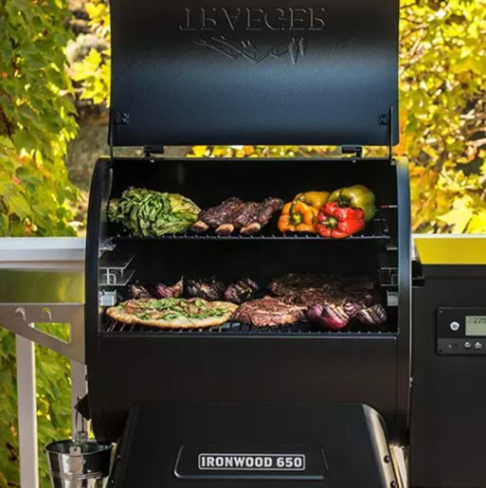 IRONWOOD 650 Wood Pellet Grill with Wi-Fi (WiFIRE) and Digital Controller TFB65BLF