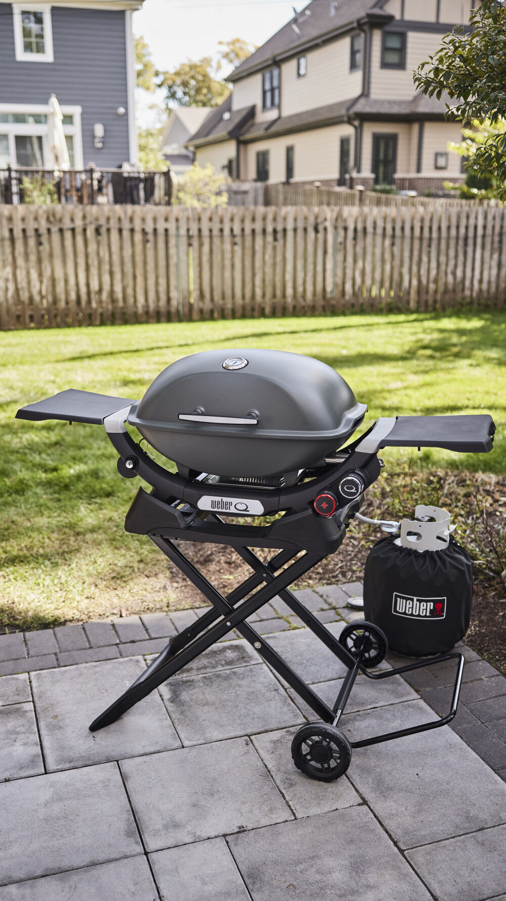 Q2800N+ Gas Grill (Liquid Propane), Charcoal Grey 1500378