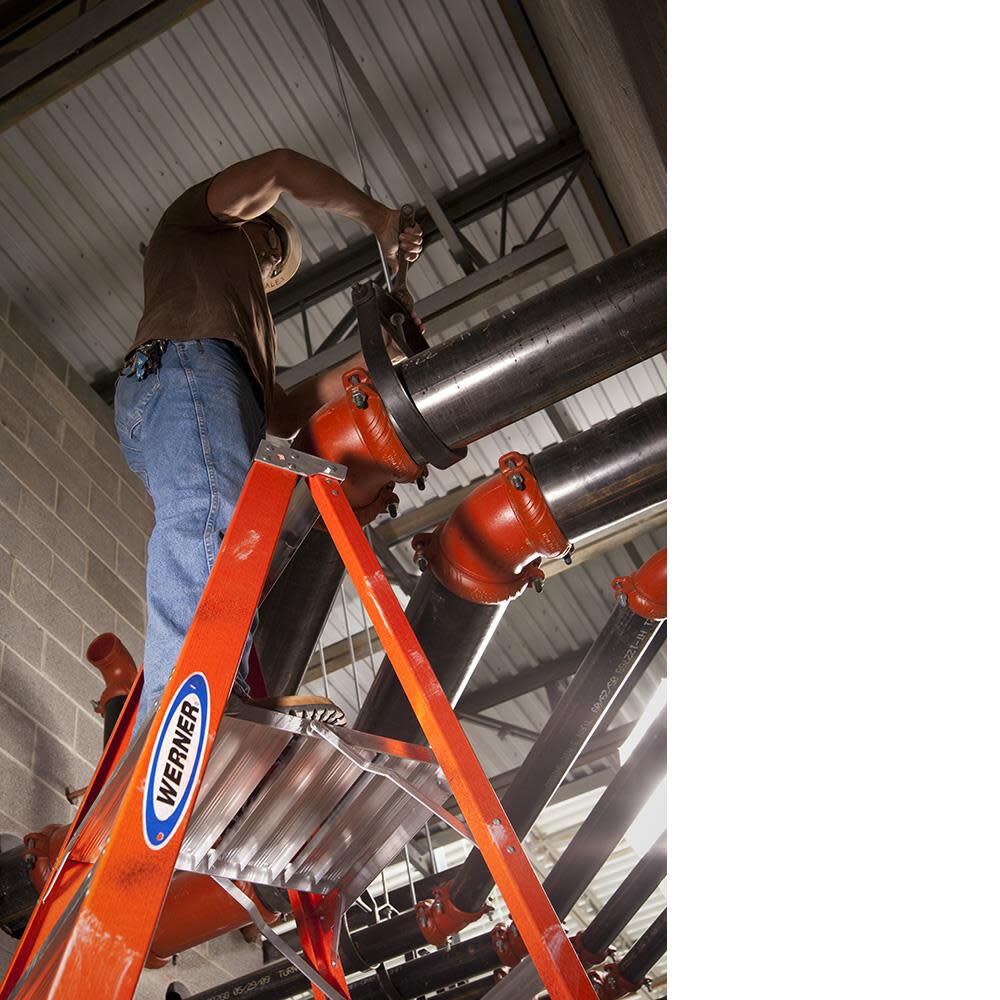 10-ft Fiberglass 300-lb Type IA Platform Ladder P6210