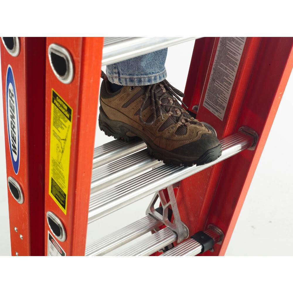 D6200-3 16-ft Fiberglass Type 1a- 300-lb Load Capacity Extension Ladder D6216-3