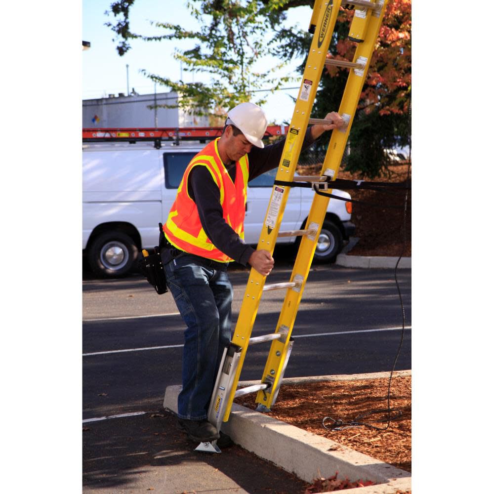 D7100-2 Leveling 20-ft Fiberglass Type 1AA-375-lb Load Capacity Extension Ladder D7120-2LV