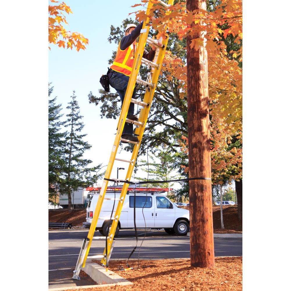 D7100-2 Leveling 20-ft Fiberglass Type 1AA-375-lb Load Capacity Extension Ladder D7120-2LV