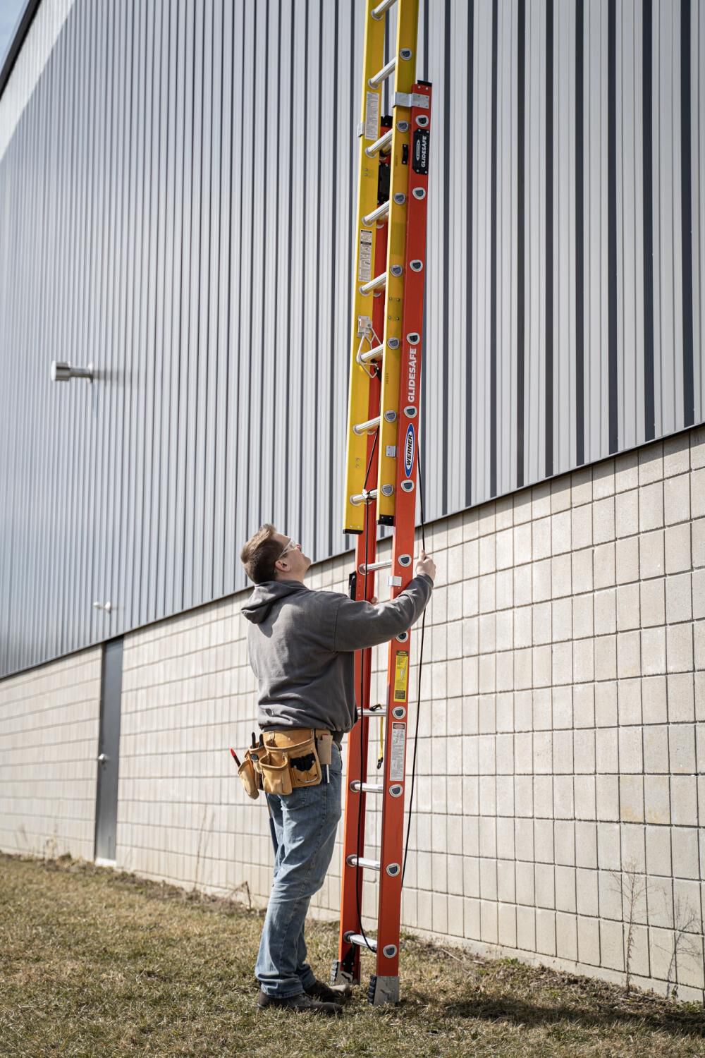 Glidesafe 24-ft Fiberglass Type 1A-300-lb Load Capacity Extension Ladder T6224-2GS